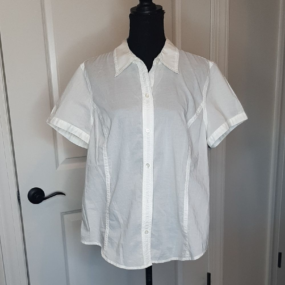 Liz Claiborne Lightweight Cotton Button Down Shirt